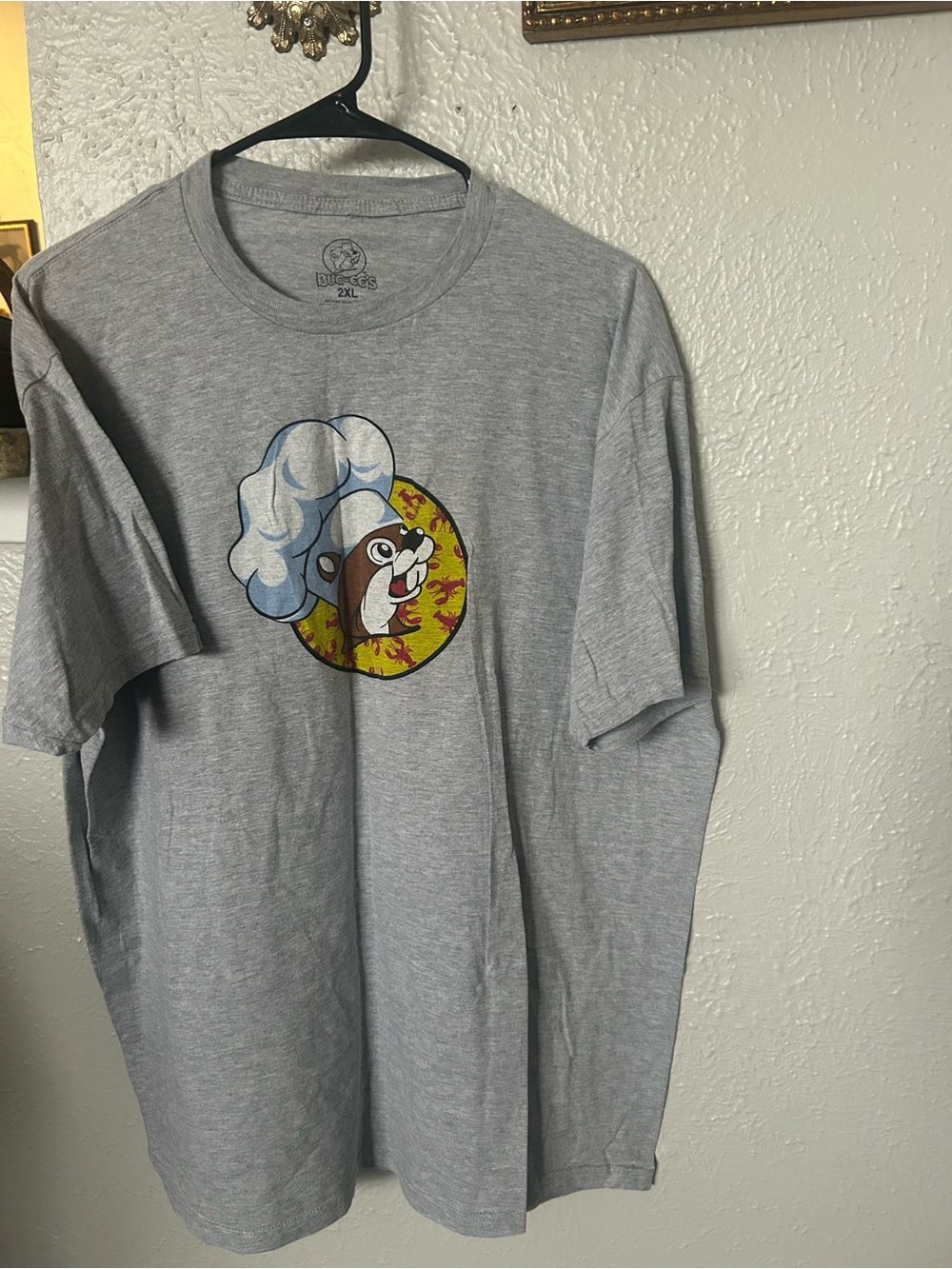 Buc-ee’s Men's Gray Graphic T-Shirt with Chef Character